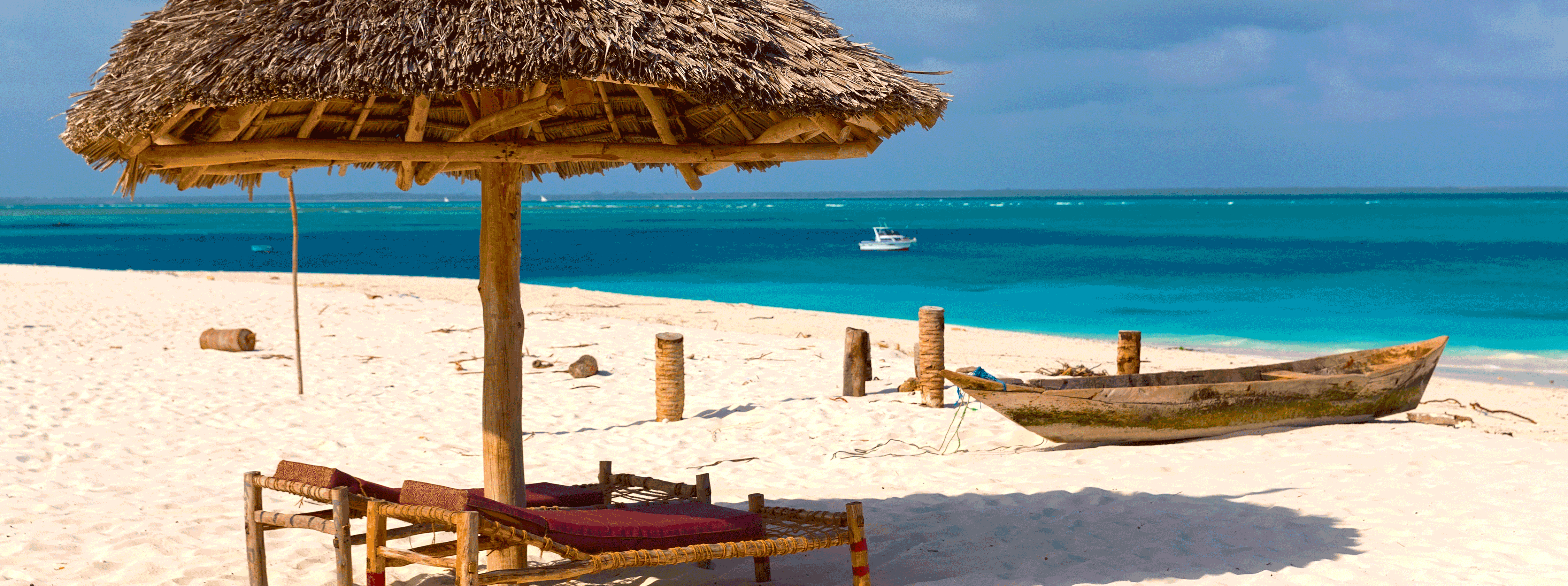 /resource/Images/africa/tanzania/headerimage/Umbrella-and-lounges-Kendwa-beach-Zanzibar-Tanzania.png